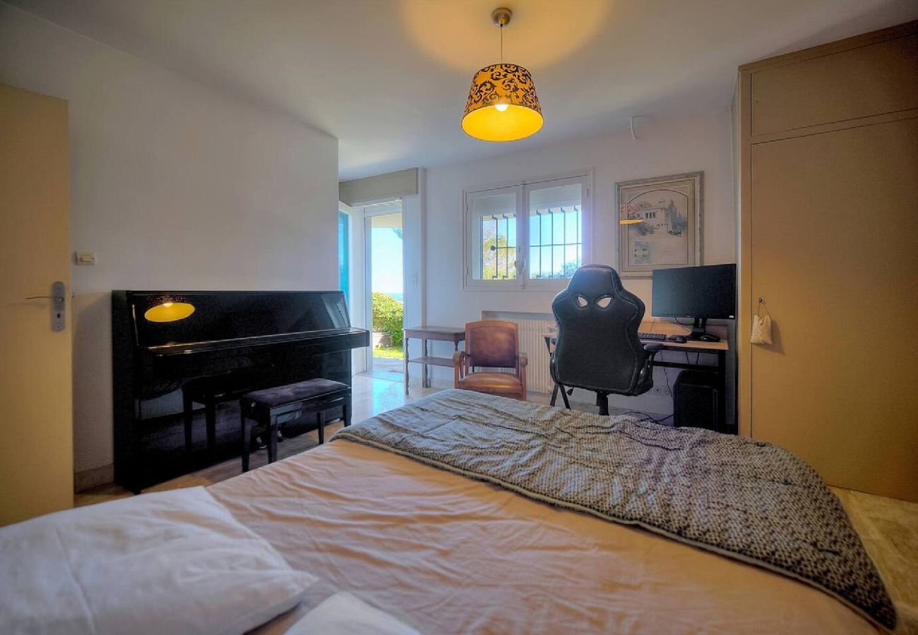 Maison à Vallauris - FRGK Villa Le Petit Bois Panoramic View, Lush Ga