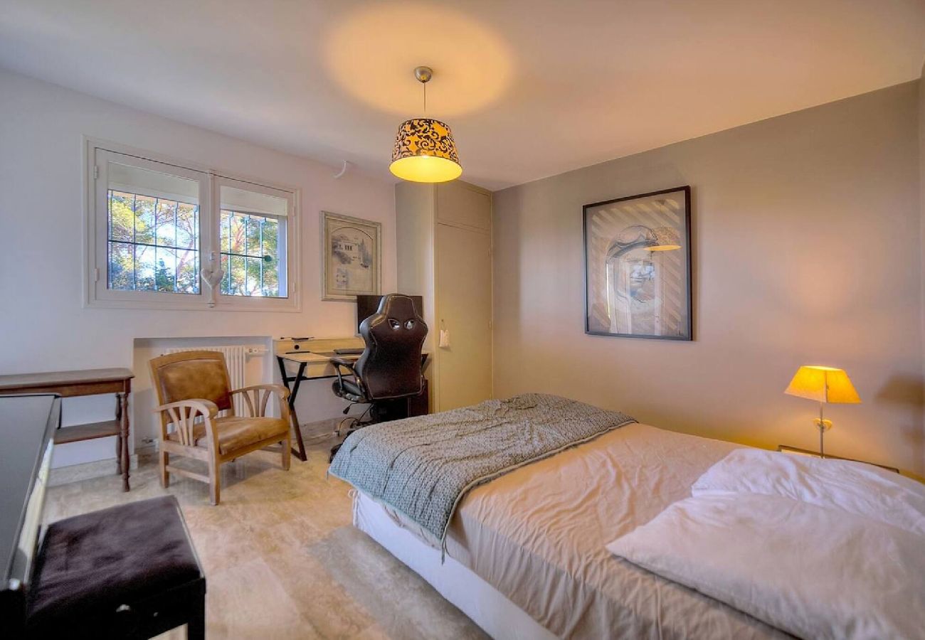 Maison à Vallauris - FRGK Villa Le Petit Bois Panoramic View, Lush Ga