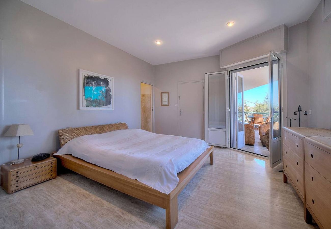 Maison à Vallauris - FRGK Villa Le Petit Bois Panoramic View, Lush Ga