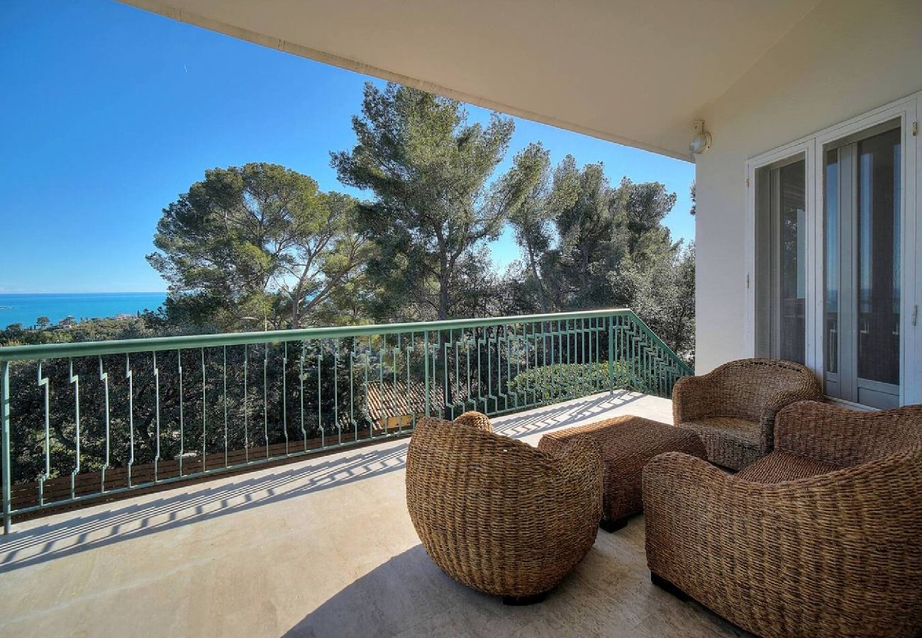 Maison à Vallauris - FRGK Villa Le Petit Bois Panoramic View, Lush Ga