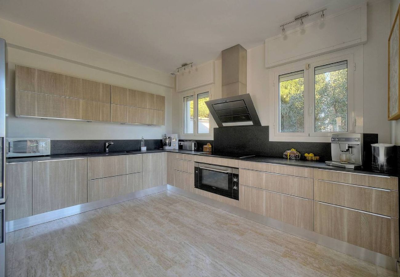 Maison à Vallauris - FRGK Villa Le Petit Bois Panoramic View, Lush Ga