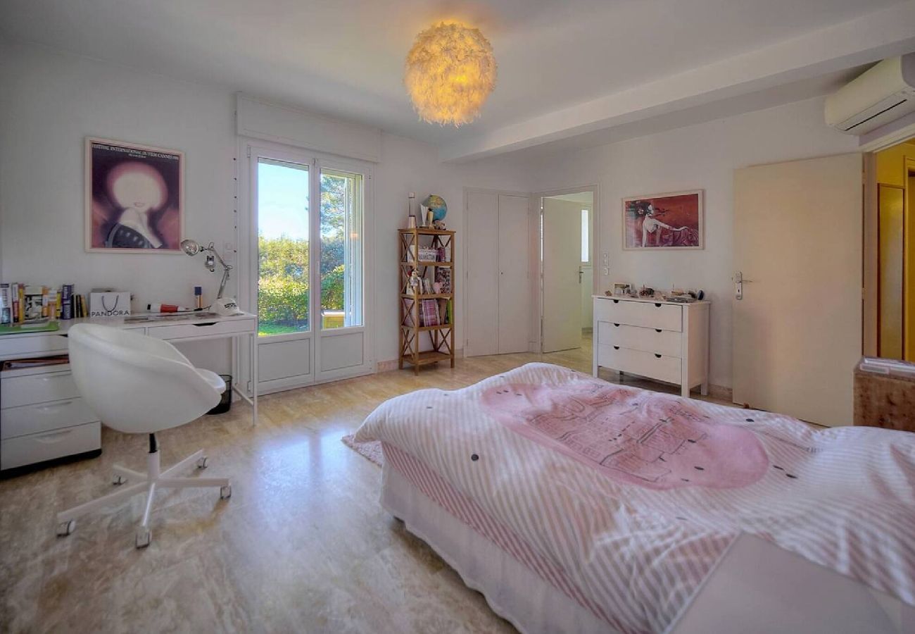 Maison à Vallauris - FRGK Villa Le Petit Bois Panoramic View, Lush Ga