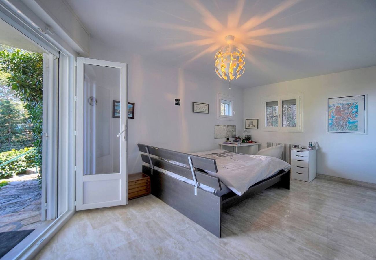 Maison à Vallauris - FRGK Villa Le Petit Bois Panoramic View, Lush Ga