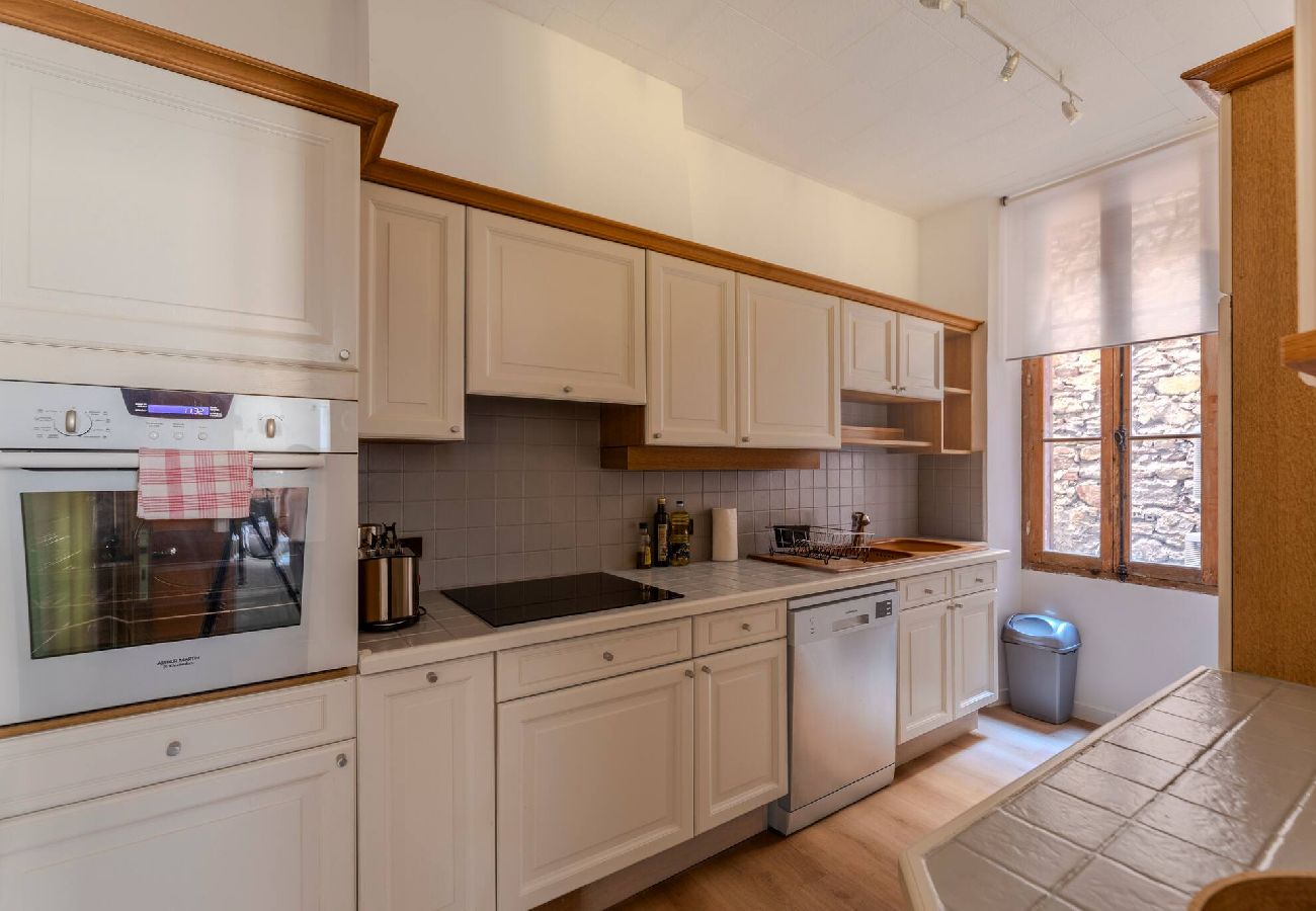 Appartement à Cannes - FRGK Suquet Olivier Historic 2BR Charm UltraF