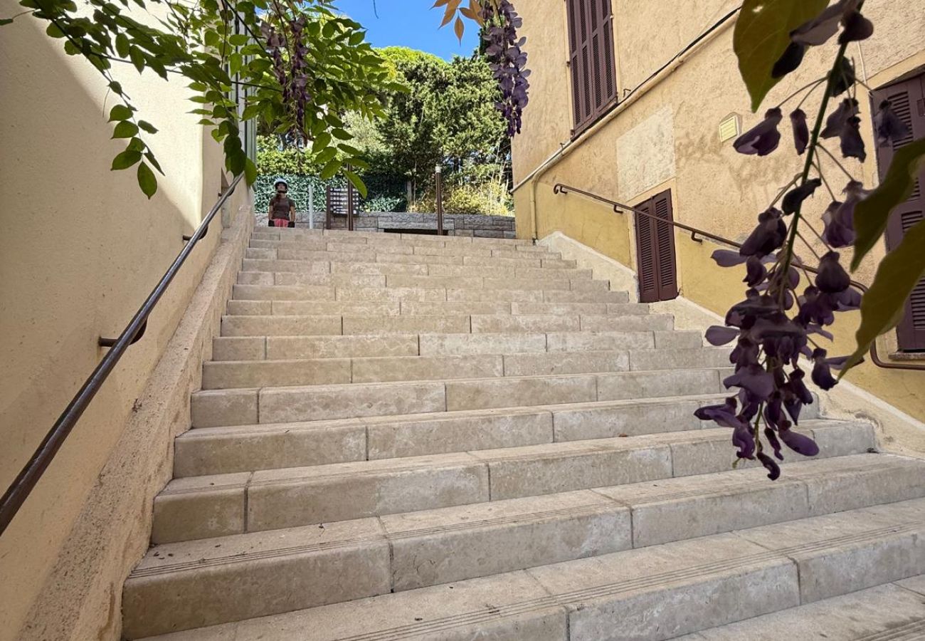 Appartement à Cannes - FRGK Suquet Olivier Historic 2BR Charm UltraF