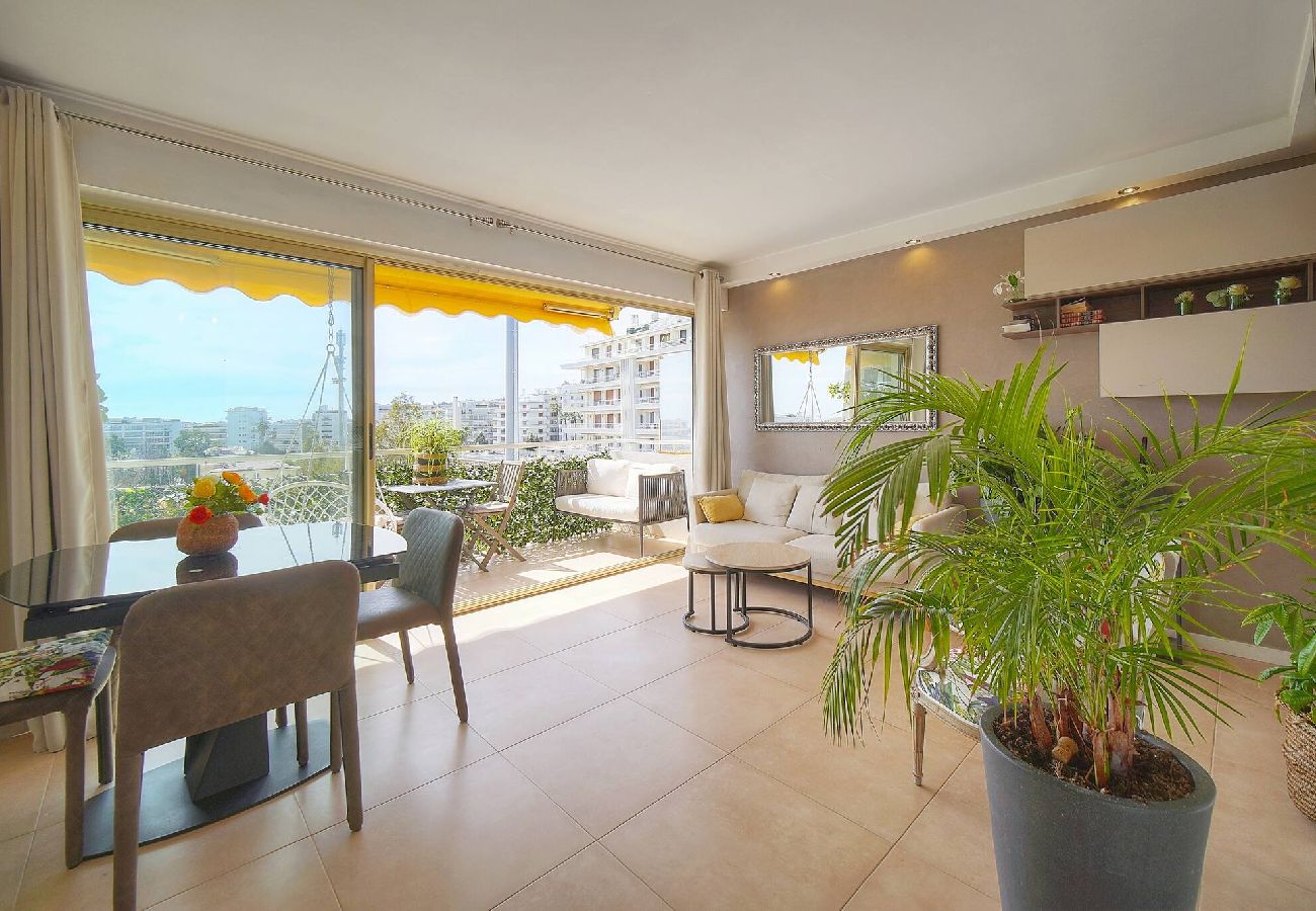 Appartement à Cannes - FRGK Etoile du sud TERRASSE Vue Mer PALM BEA