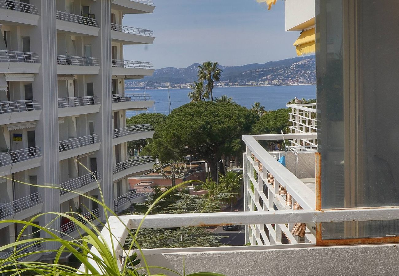 Appartement à Cannes - FRGK Etoile du sud TERRASSE Vue Mer PALM BEA