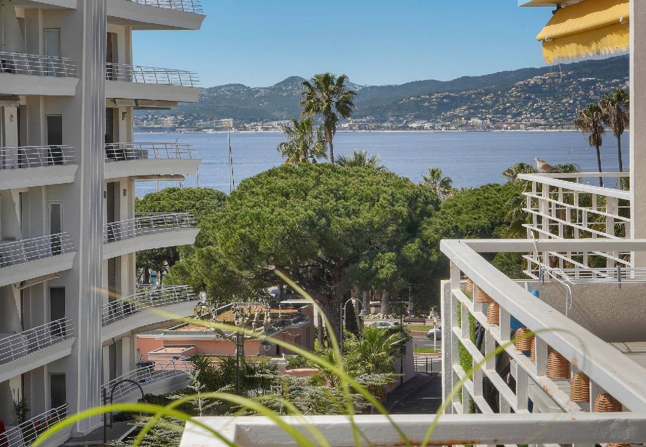 Appartement à Cannes - FRGK Etoile du sud TERRASSE Vue Mer PALM BEA