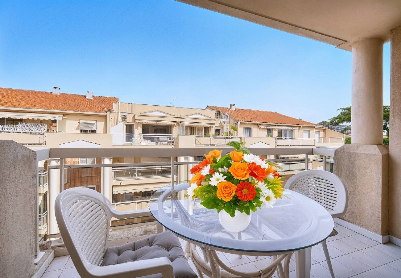 Studio à Cannes - FRGK Gallieni Studio Calme avec Terrasse Privée