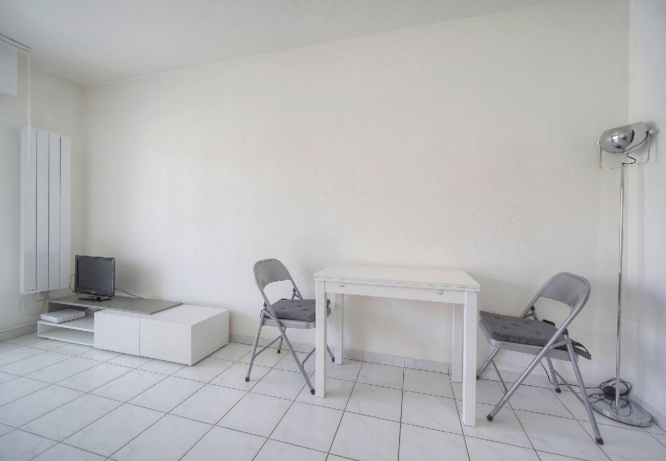 Studio à Cannes - FRGK Gallieni Studio Calme avec Terrasse Privée