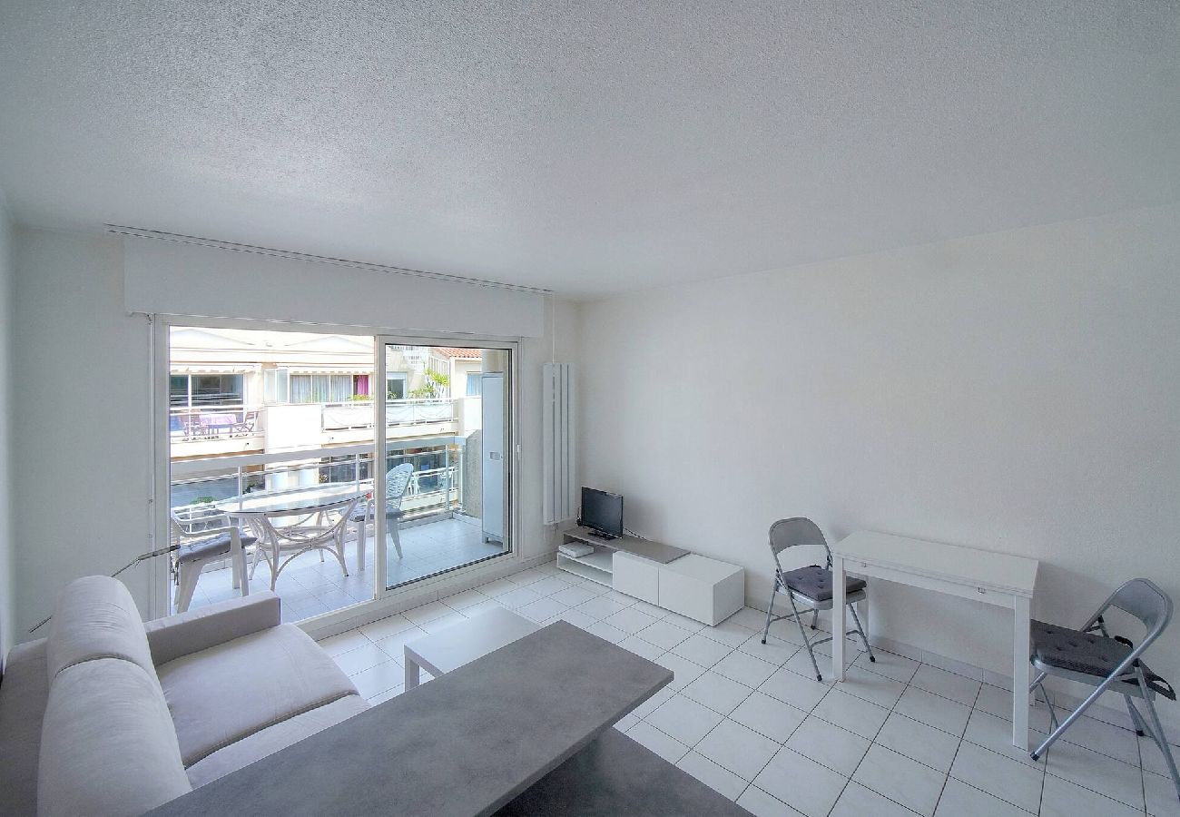 Studio à Cannes - FRGK Gallieni Studio Calme avec Terrasse Privée