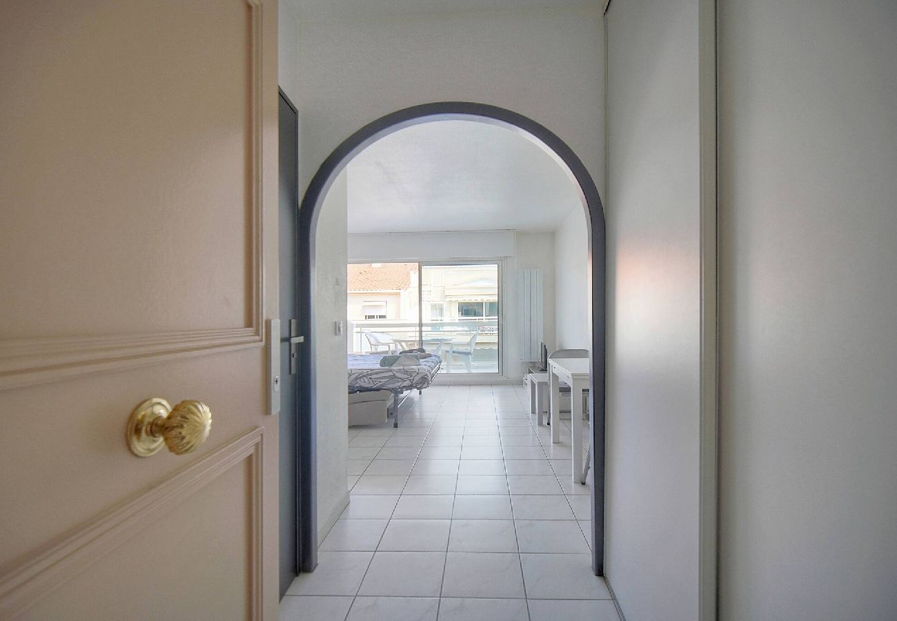 Studio à Cannes - FRGK Gallieni Studio Calme avec Terrasse Privée