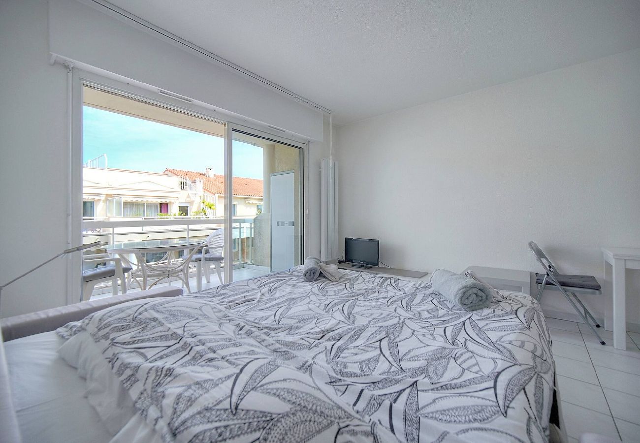 Studio à Cannes - FRGK Gallieni Studio Calme avec Terrasse Privée