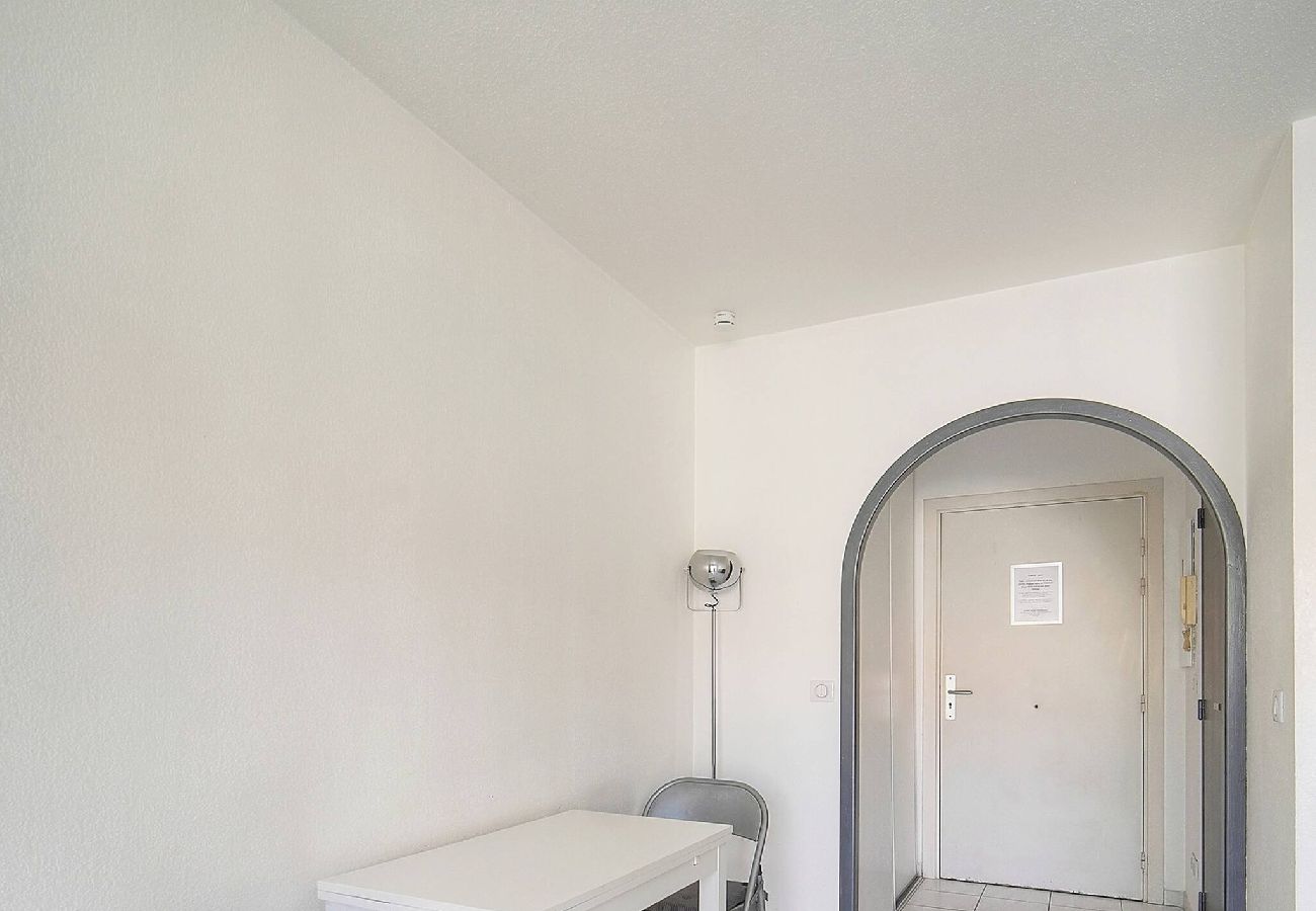 Studio à Cannes - FRGK Gallieni Studio Calme avec Terrasse Privée