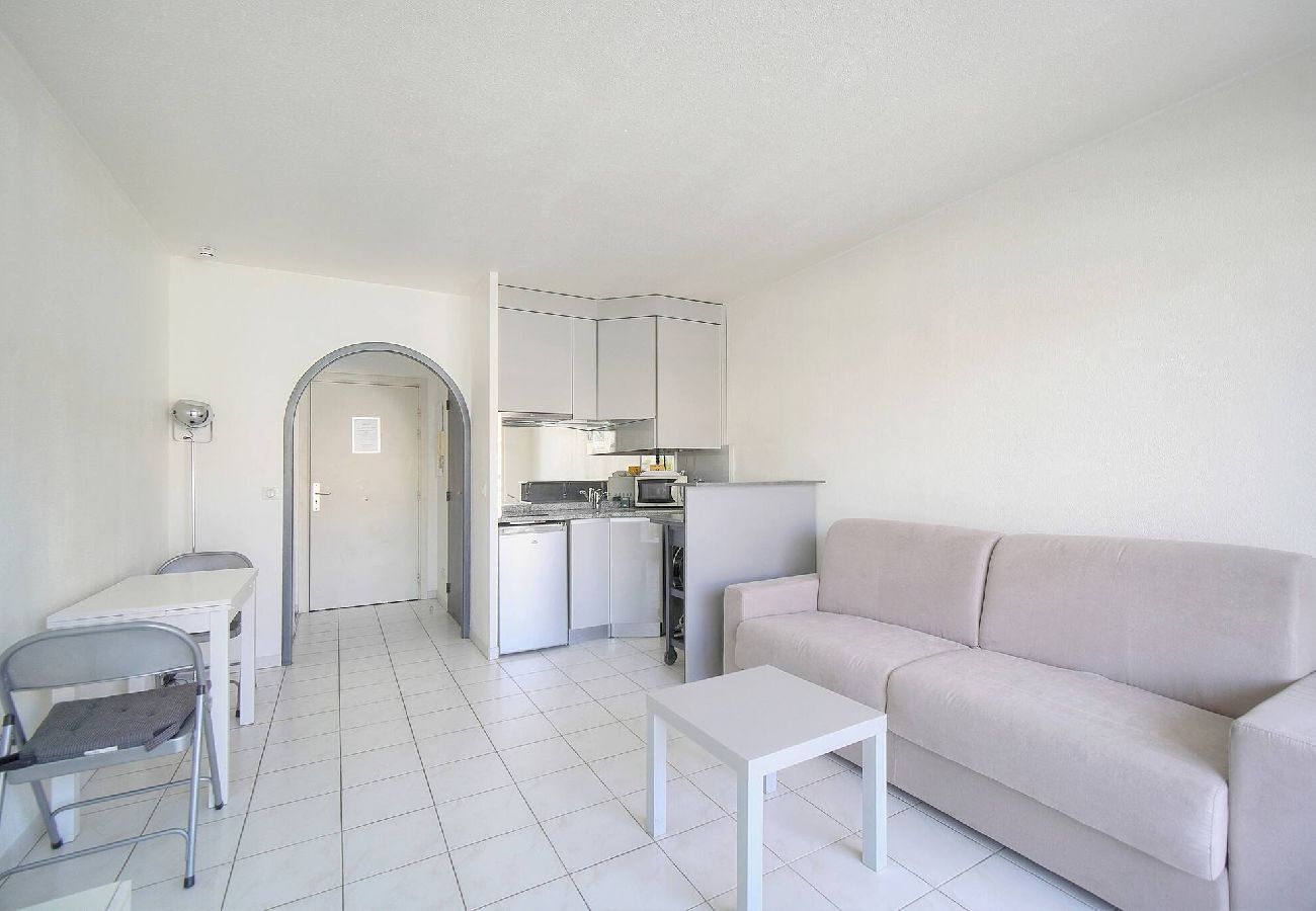 Studio à Cannes - FRGK Gallieni Studio Calme avec Terrasse Privée