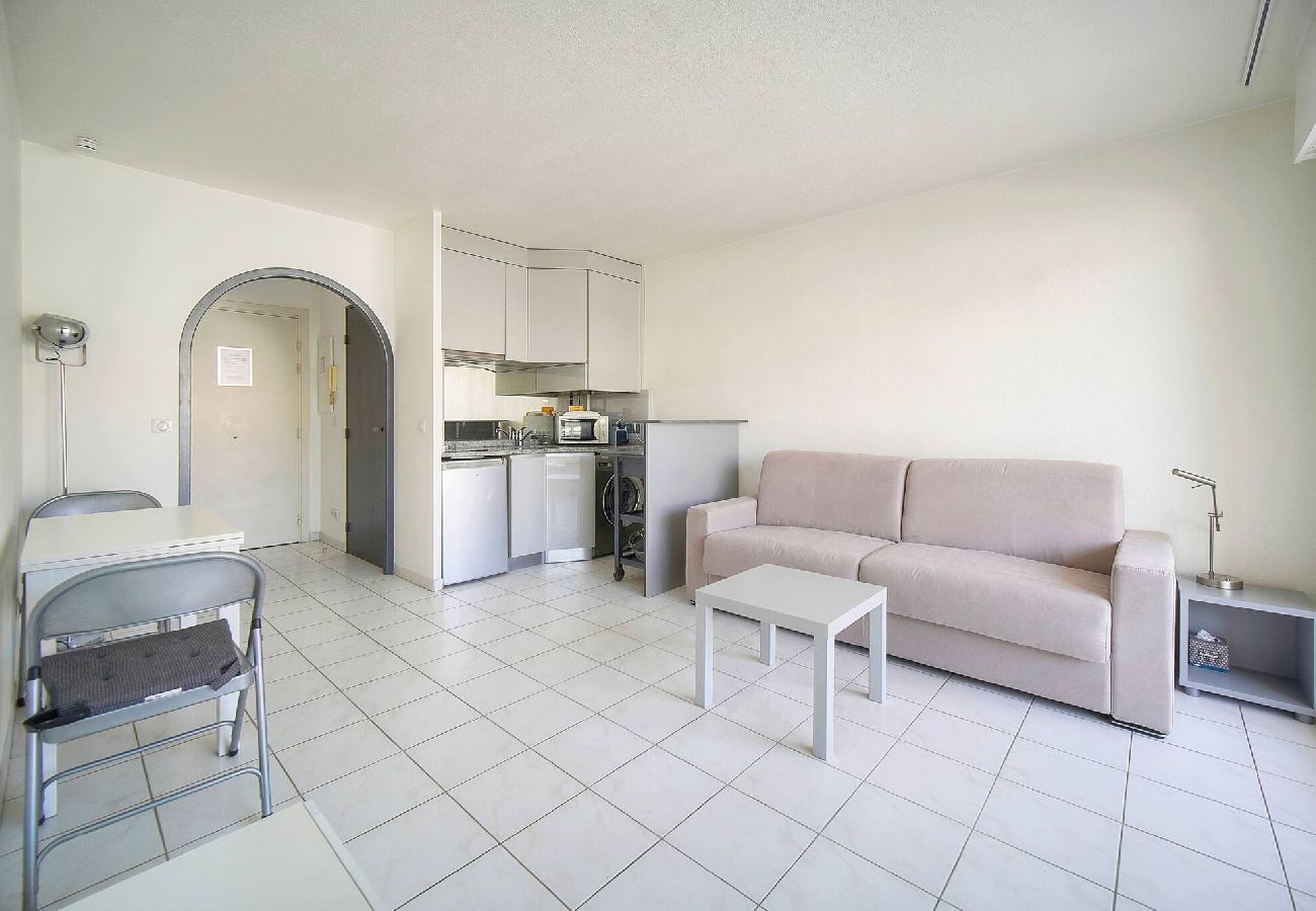 Studio à Cannes - FRGK Gallieni Studio Calme avec Terrasse Privée