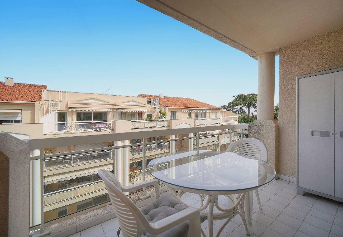 Studio à Cannes - FRGK Gallieni Studio Calme avec Terrasse Privée