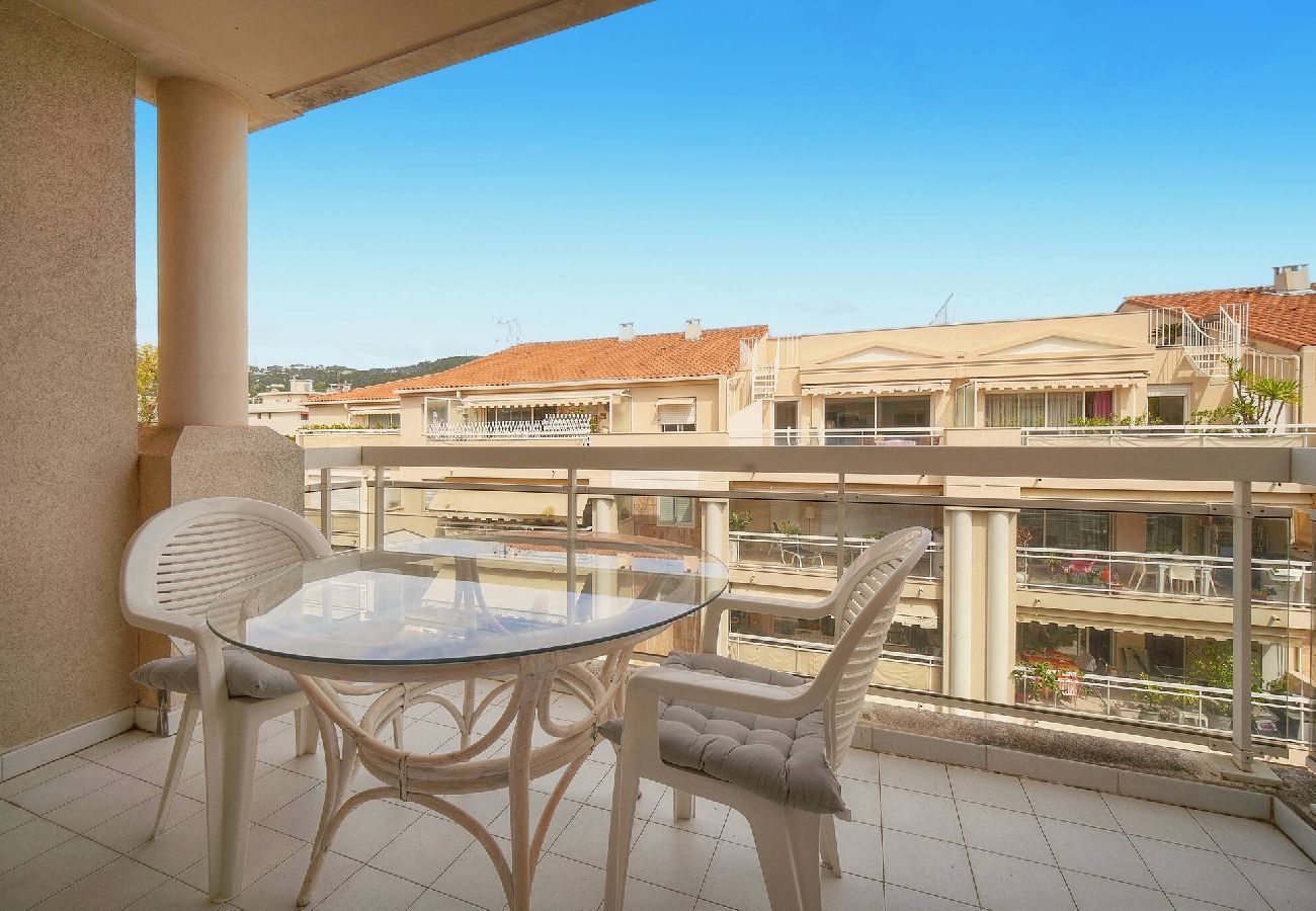 Studio à Cannes - FRGK Gallieni Studio Calme avec Terrasse Privée