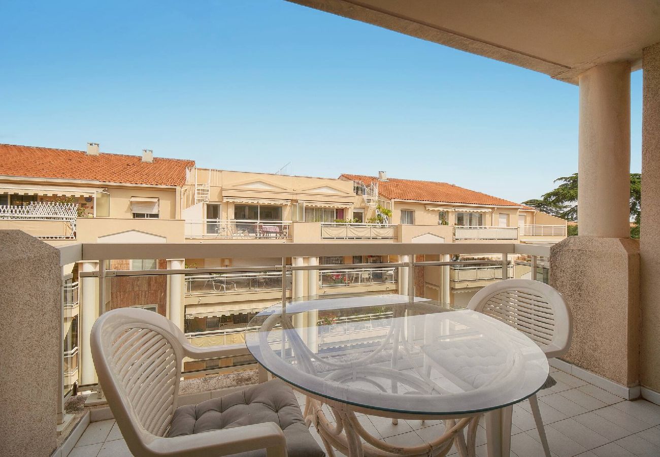 Studio à Cannes - FRGK Gallieni Studio Calme avec Terrasse Privée