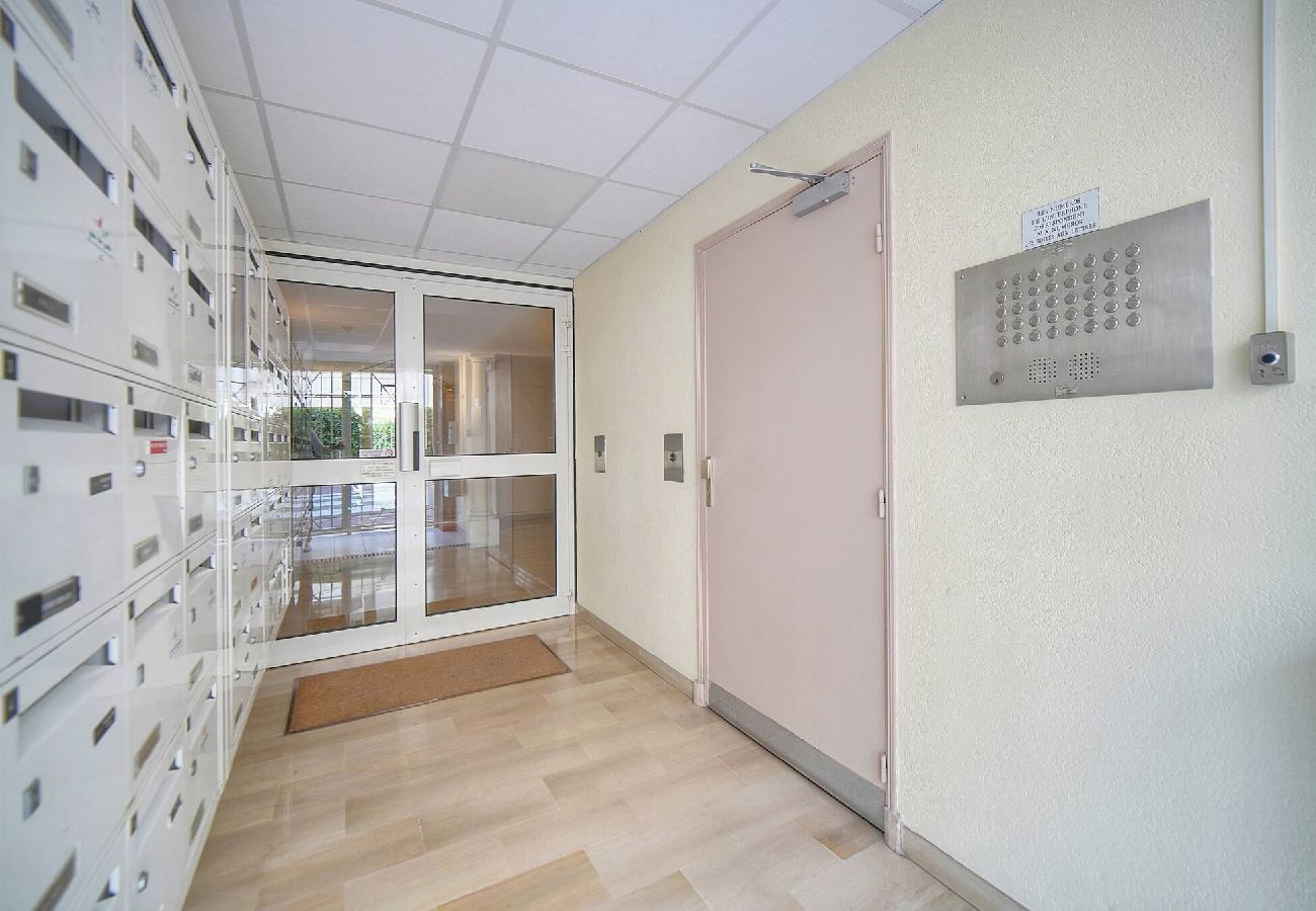 Studio à Cannes - FRGK Gallieni Studio Calme avec Terrasse Privée