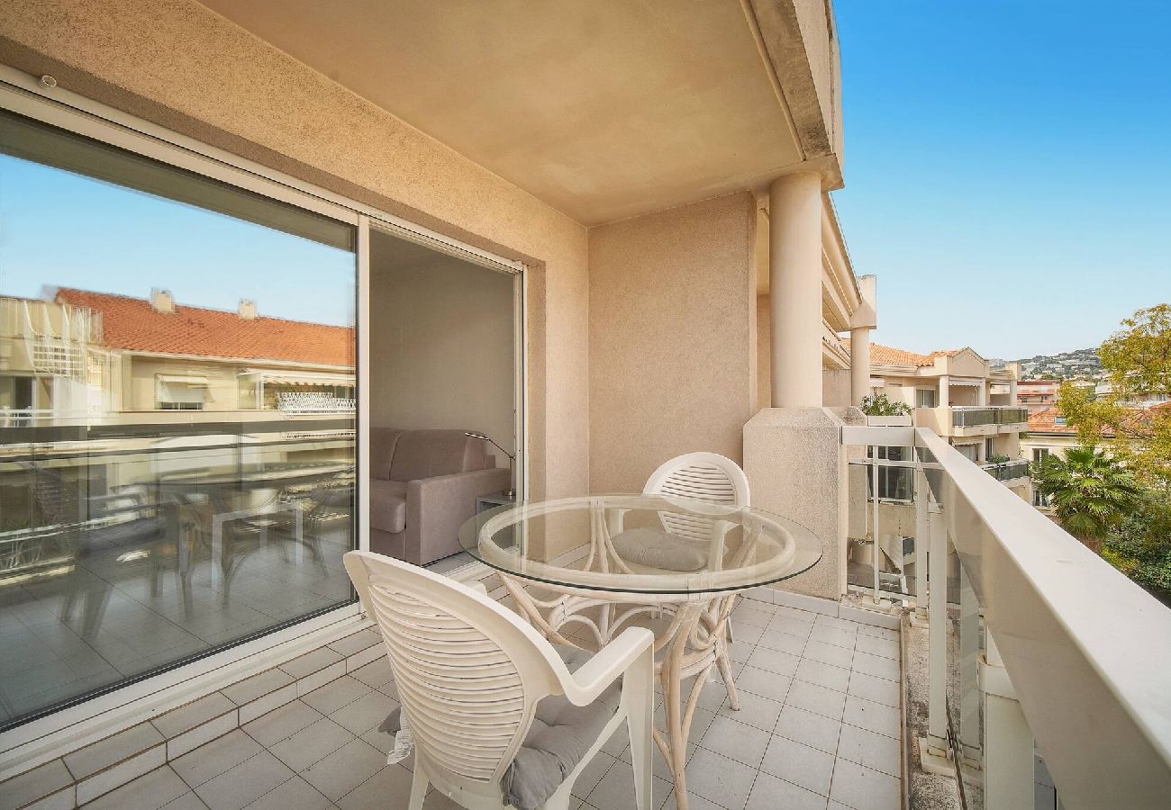 Studio à Cannes - FRGK Gallieni Studio Calme avec Terrasse Privée