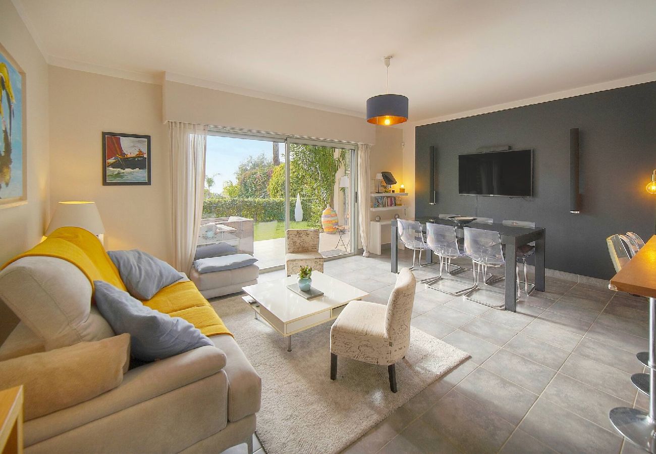 Appartement à Antibes - FRGK Diane Elegance and Comfort in Antibes