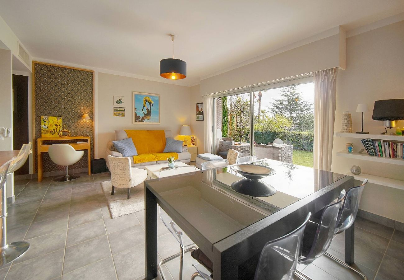 Appartement à Antibes - FRGK Diane Elegance and Comfort in Antibes