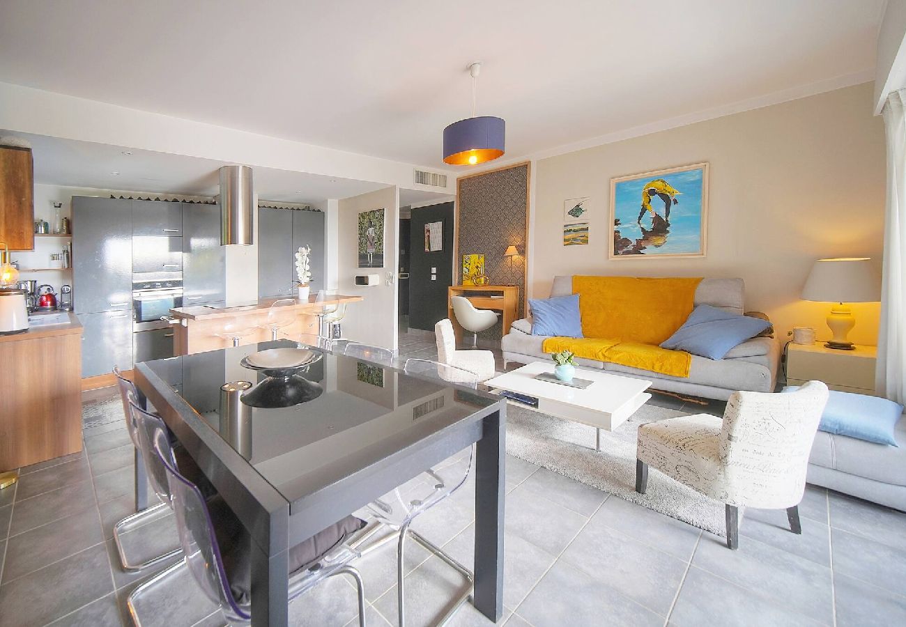 Appartement à Antibes - FRGK Diane Elegance and Comfort in Antibes