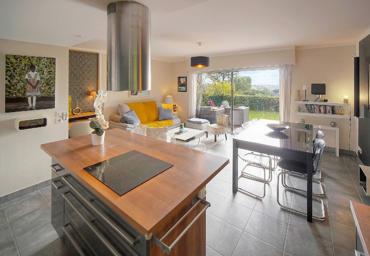 Appartement à Antibes - FRGK Diane Elegance and Comfort in Antibes