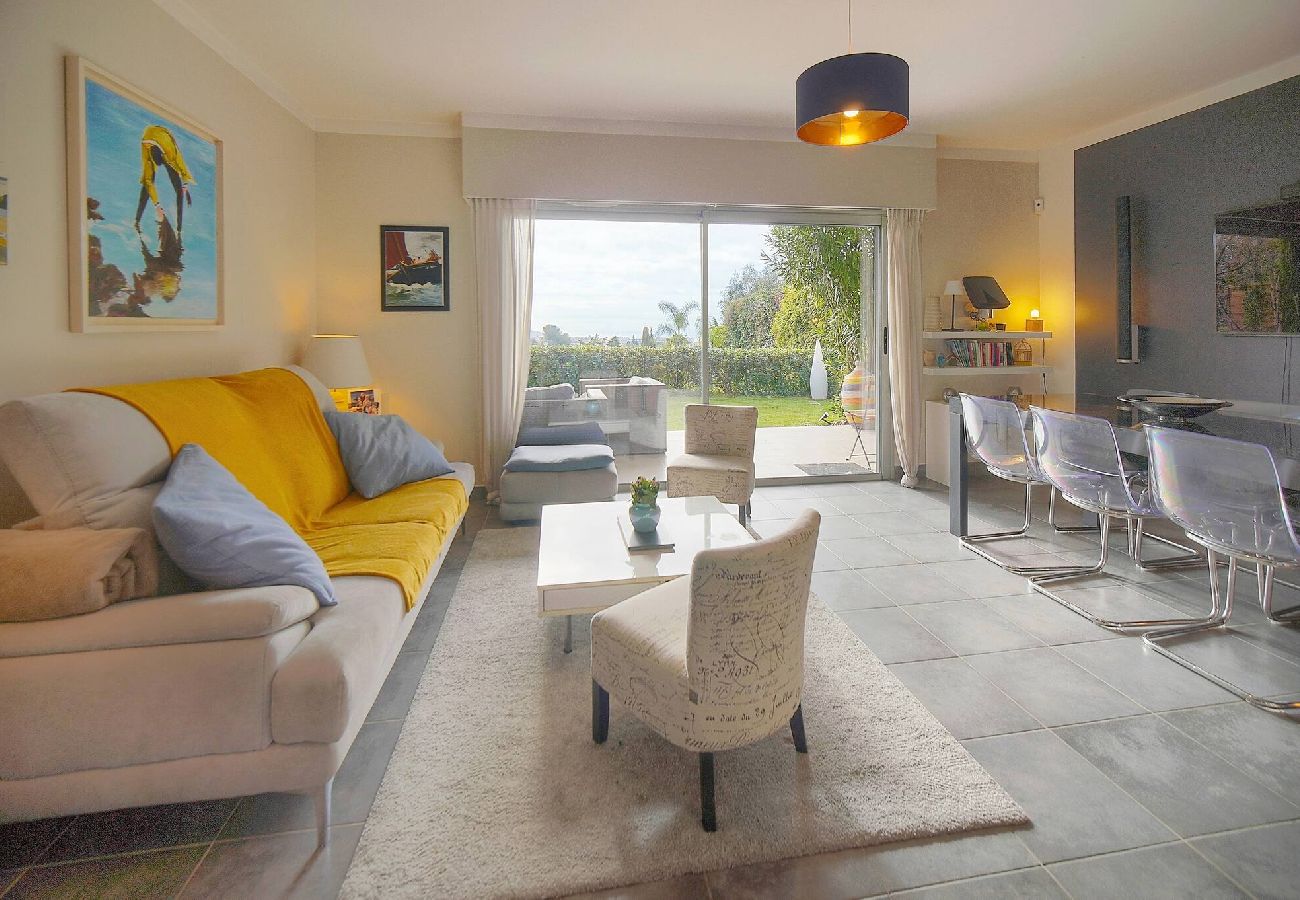 Appartement à Antibes - FRGK Diane Elegance and Comfort in Antibes