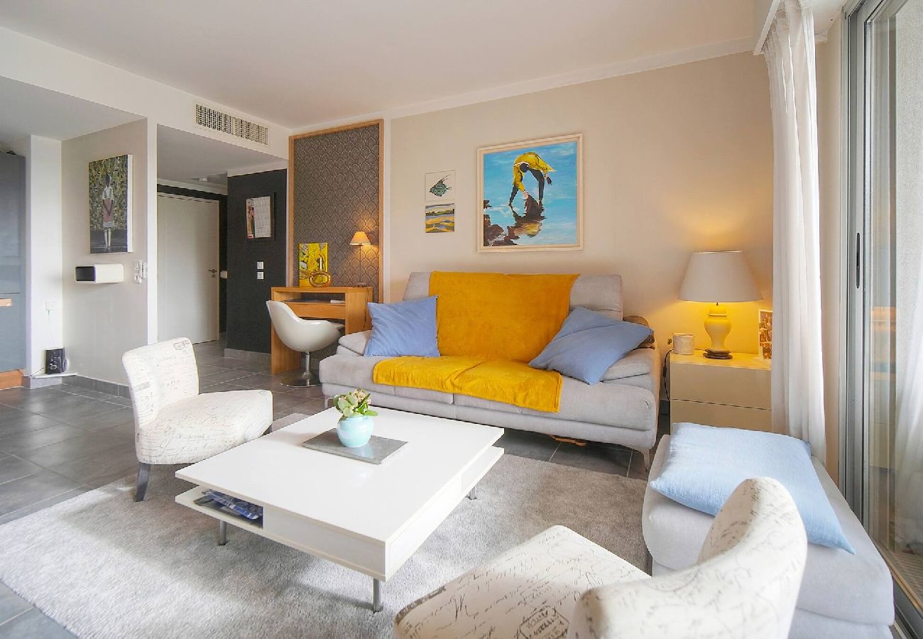 Appartement à Antibes - FRGK Diane Elegance and Comfort in Antibes