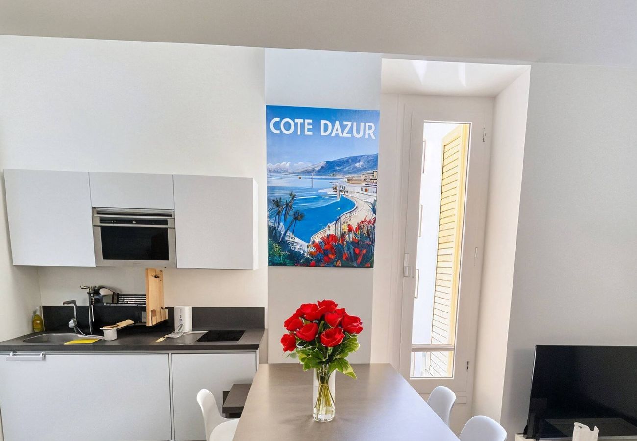 Appartement à Antibes - FRGK 24 AOUT 1 Mezzanine Bedroom Apartment Center