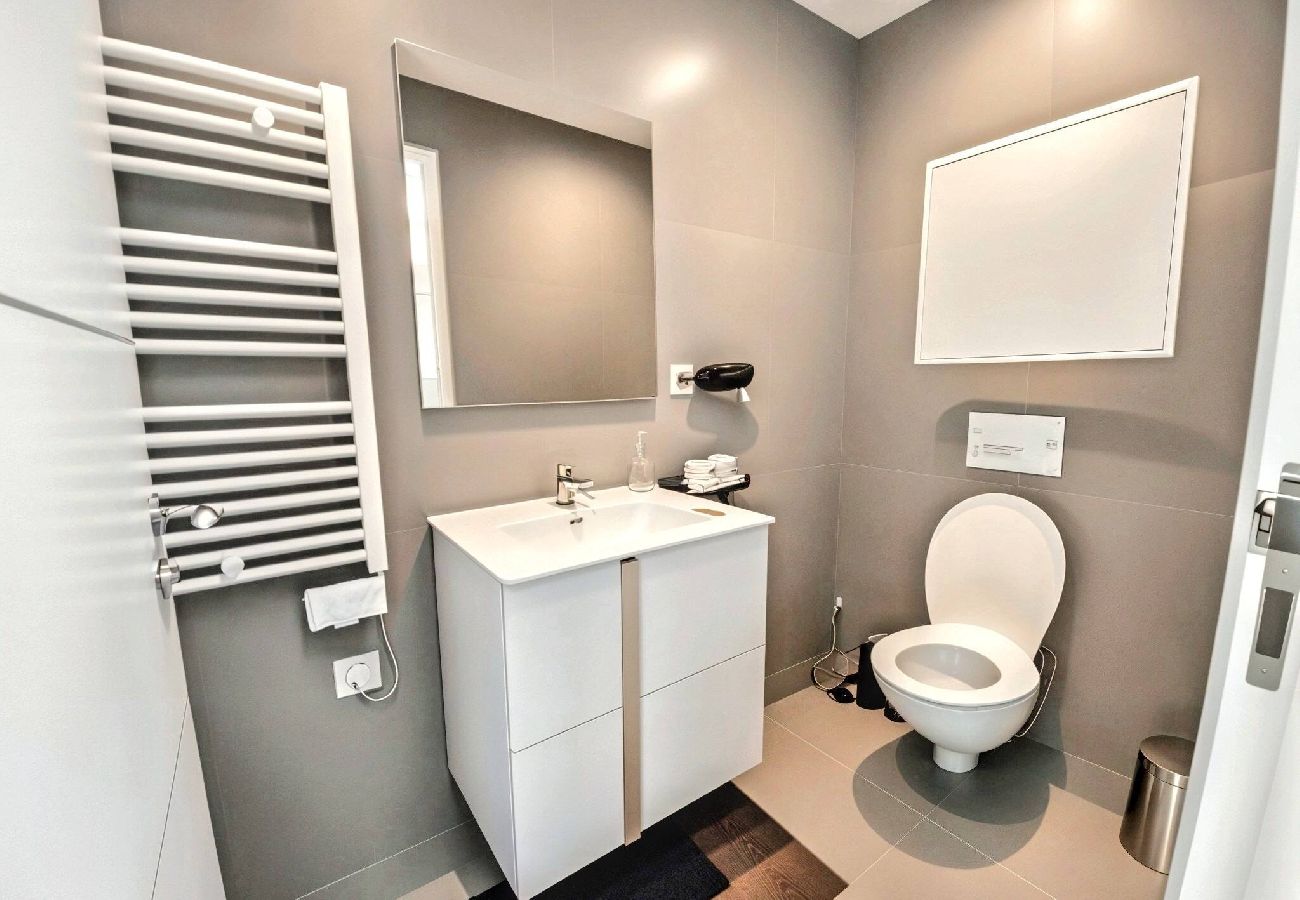 Appartement à Antibes - FRGK 24 AOUT 1 Mezzanine Bedroom Apartment Center