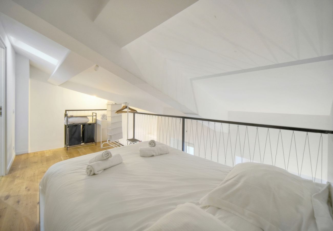 Appartement à Antibes - FRGK 24 AOUT 1 Mezzanine Bedroom Apartment Center