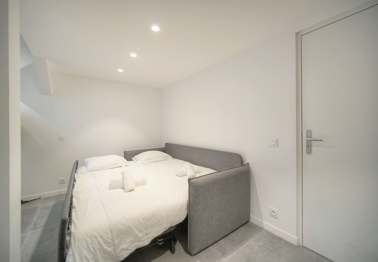 Appartement à Antibes - FRGK 24 AOUT 1 Mezzanine Bedroom Apartment Center