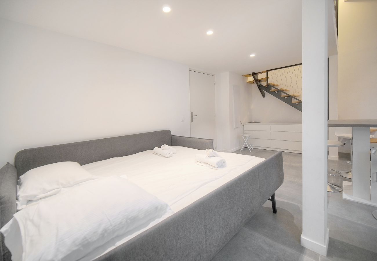 Appartement à Antibes - FRGK 24 AOUT 1 Mezzanine Bedroom Apartment Center