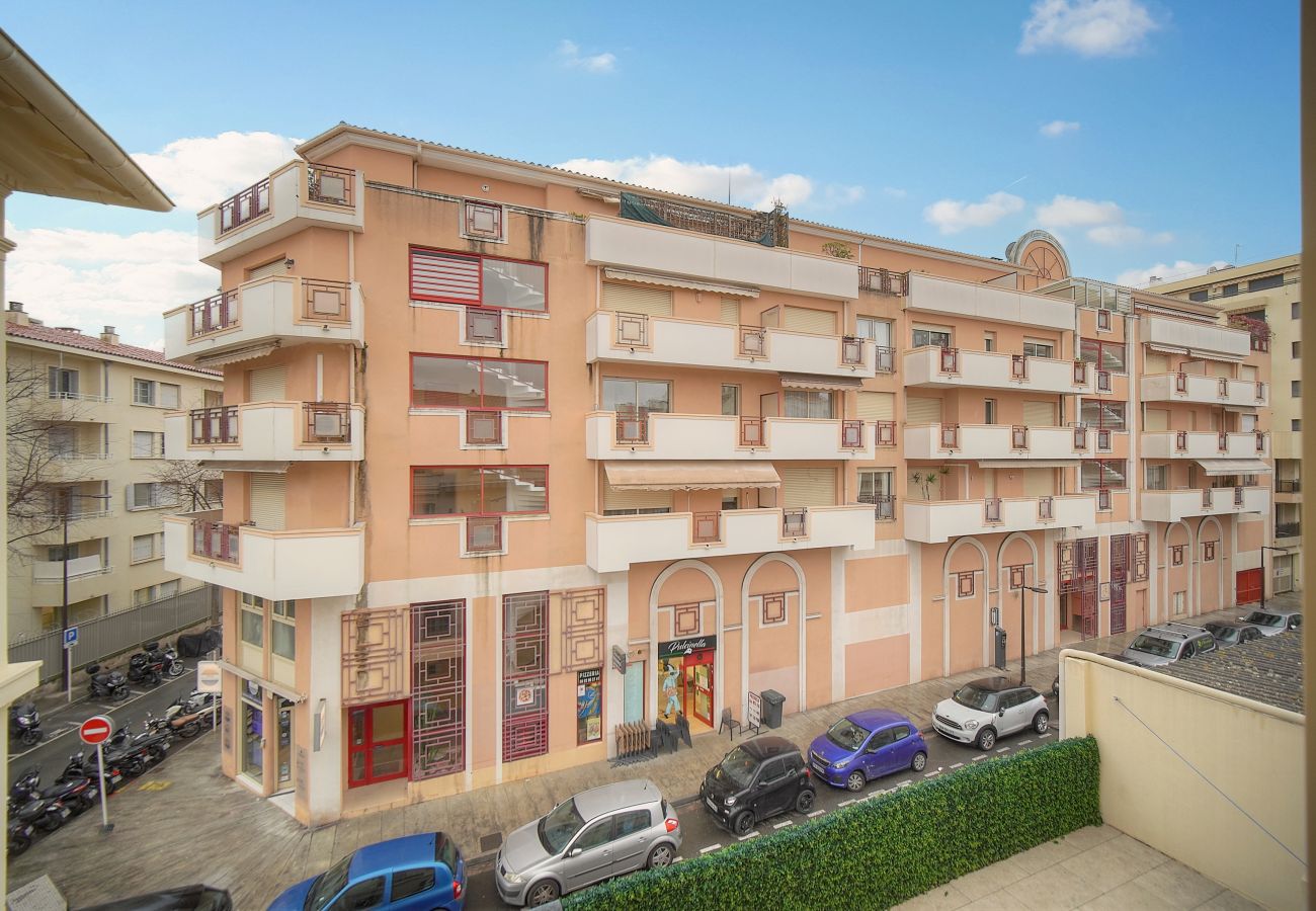 Appartement à Antibes - FRGK 24 AOUT 1 Mezzanine Bedroom Apartment Center