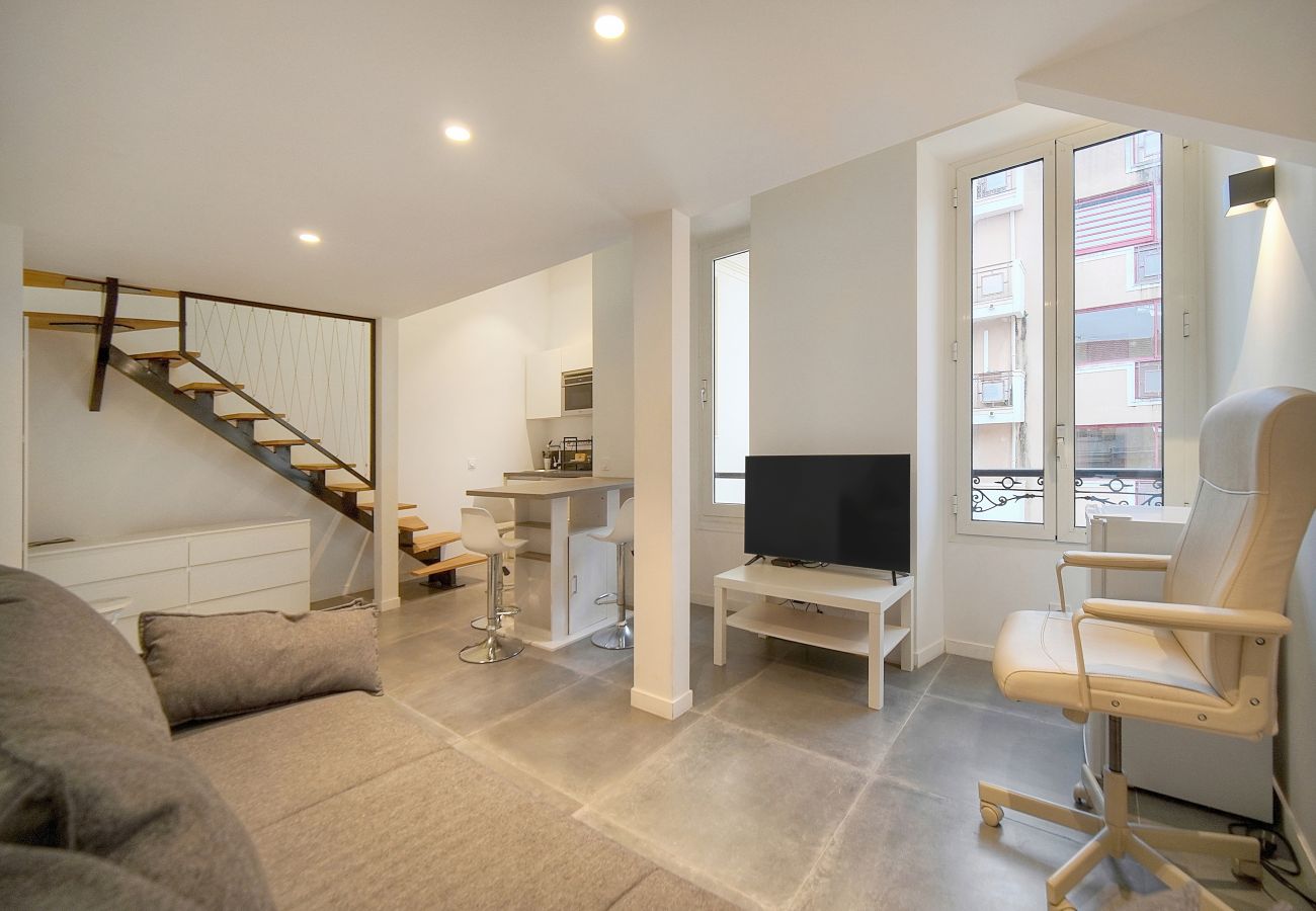 Appartement à Antibes - FRGK 24 AOUT 1 Mezzanine Bedroom Apartment Center