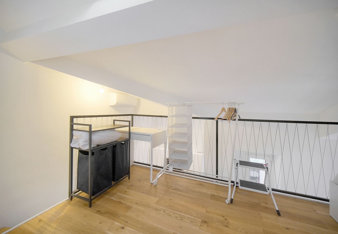 Appartement à Antibes - FRGK 24 AOUT 1 Mezzanine Bedroom Apartment Center