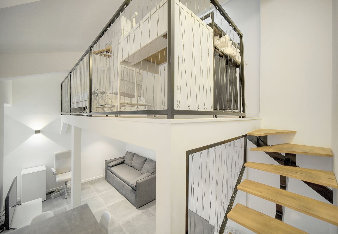 Appartement à Antibes - FRGK 24 AOUT 1 Mezzanine Bedroom Apartment Center