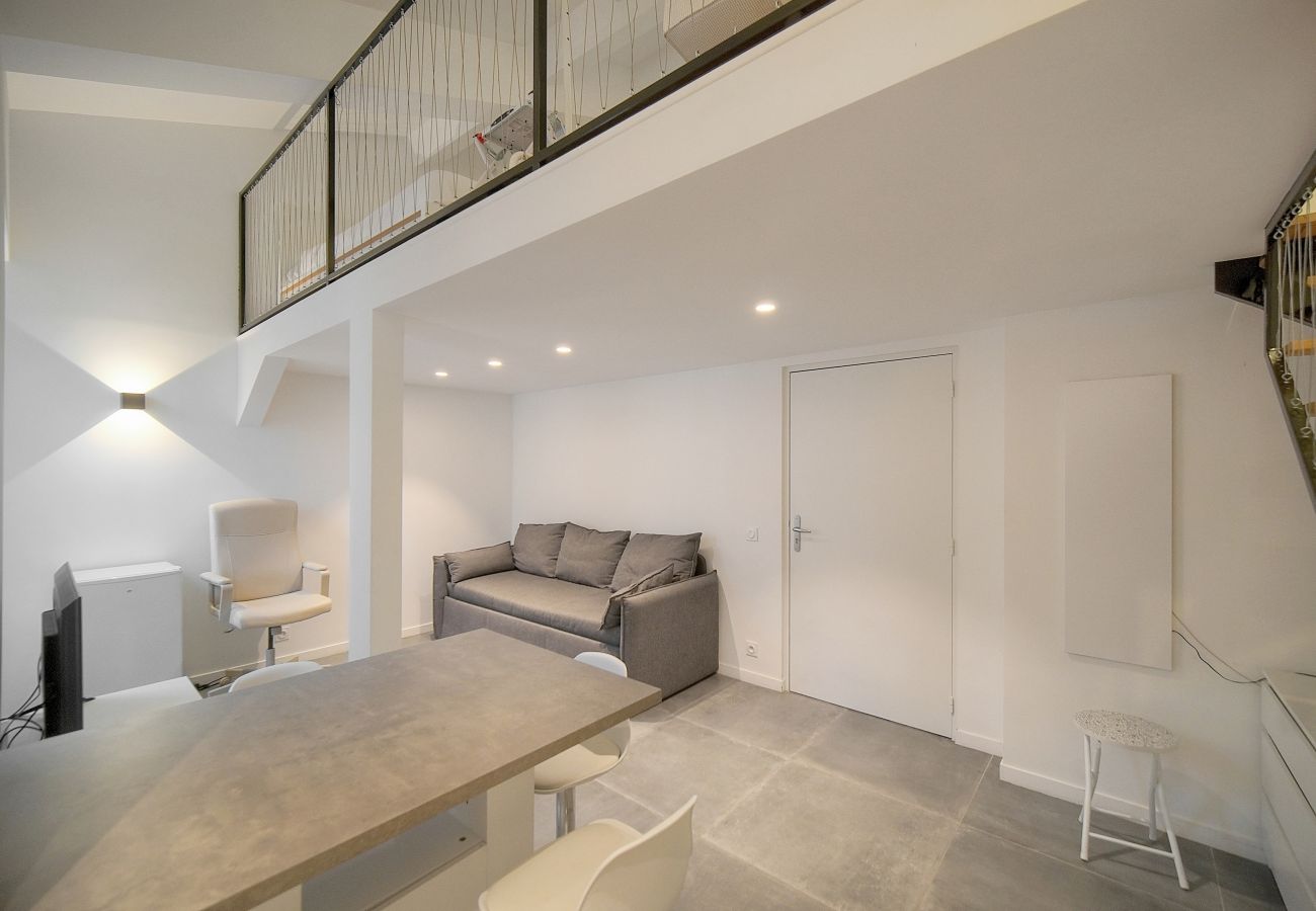 Appartement à Antibes - FRGK 24 AOUT 1 Mezzanine Bedroom Apartment Center