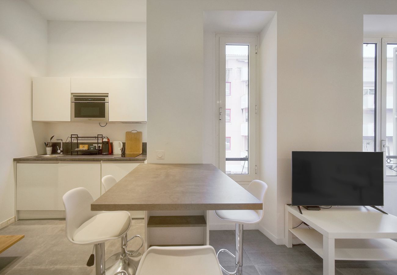 Appartement à Antibes - FRGK 24 AOUT 1 Mezzanine Bedroom Apartment Center