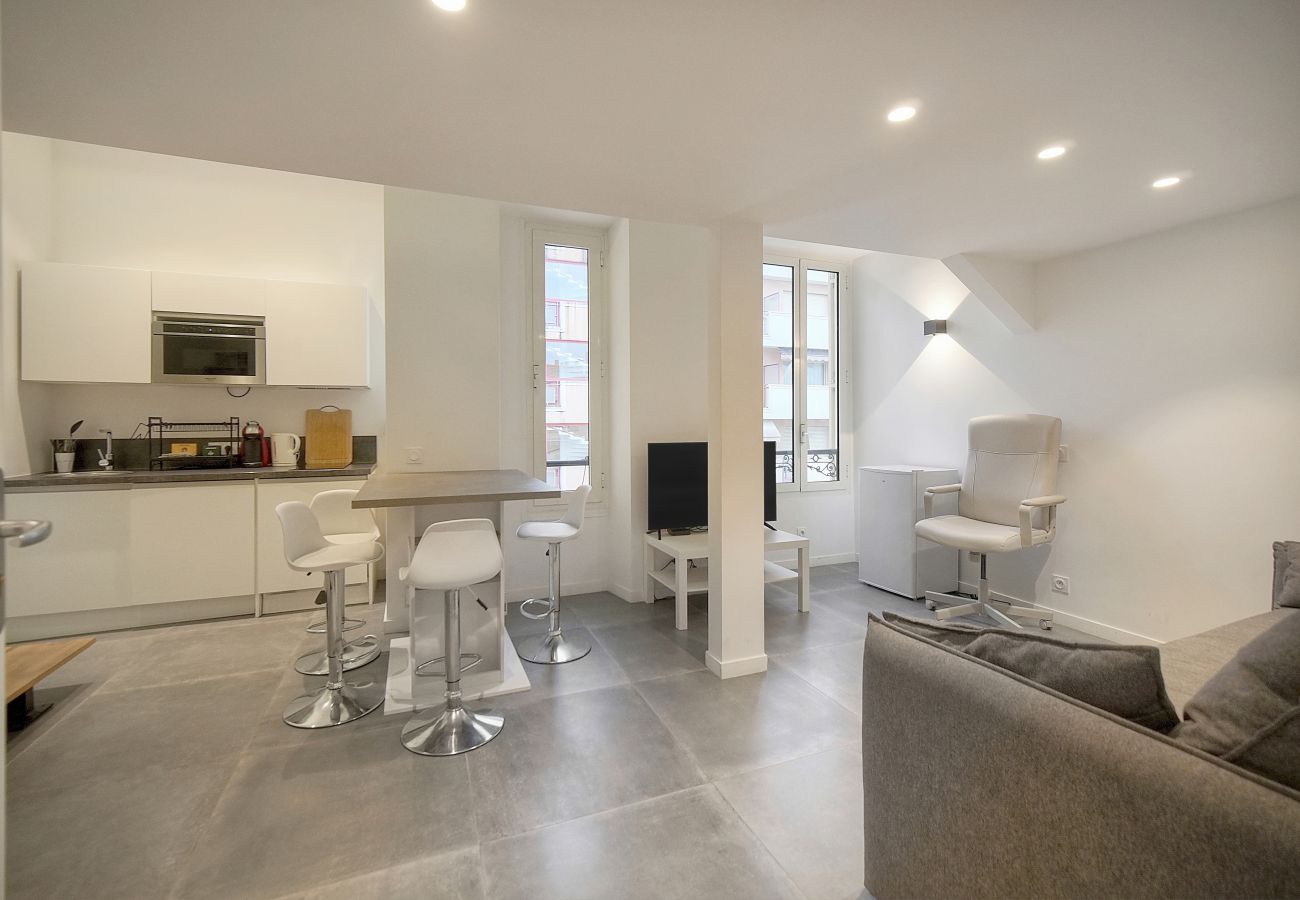 Appartement à Antibes - FRGK 24 AOUT 1 Mezzanine Bedroom Apartment Center