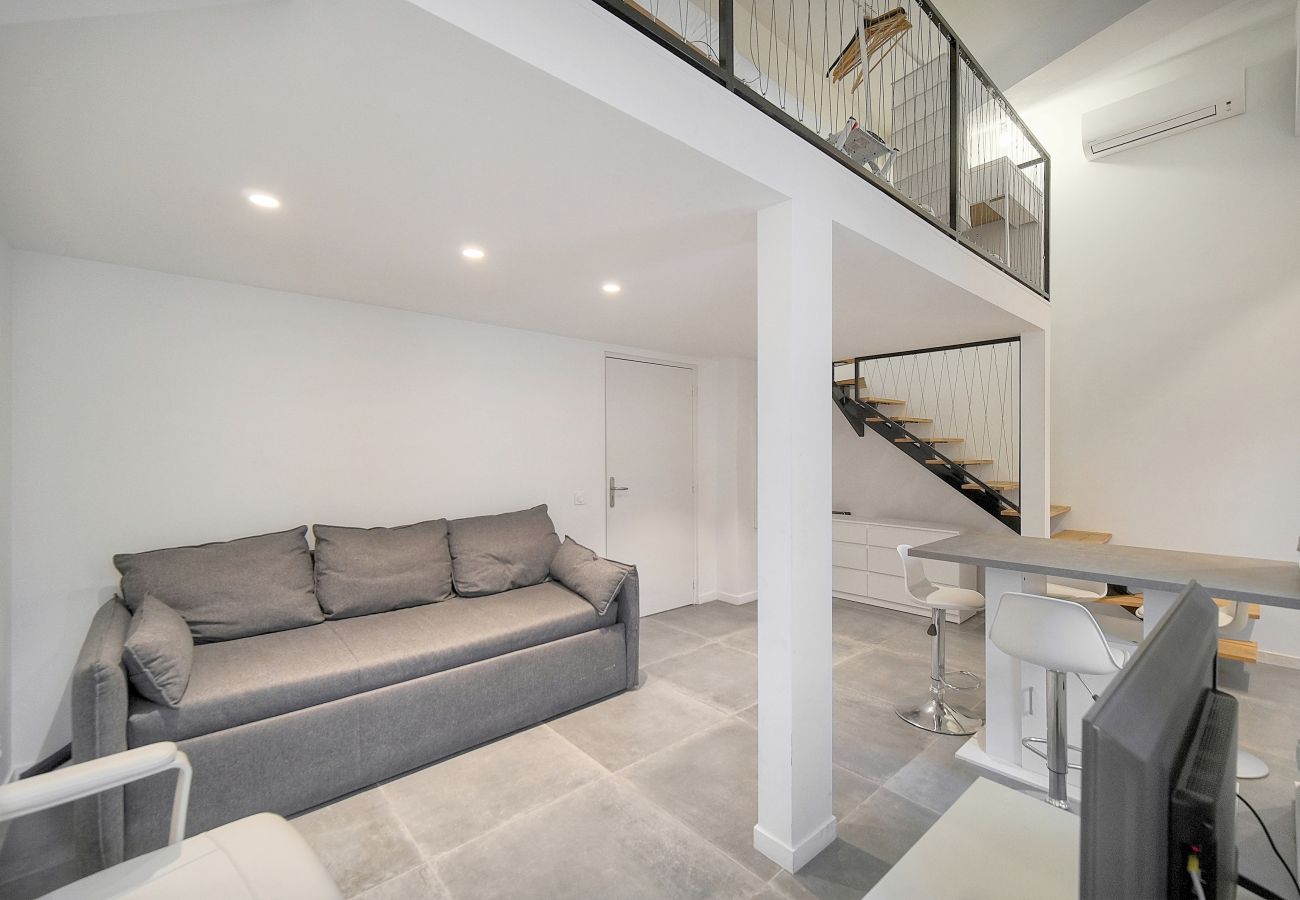 Appartement à Antibes - FRGK 24 AOUT 1 Mezzanine Bedroom Apartment Center