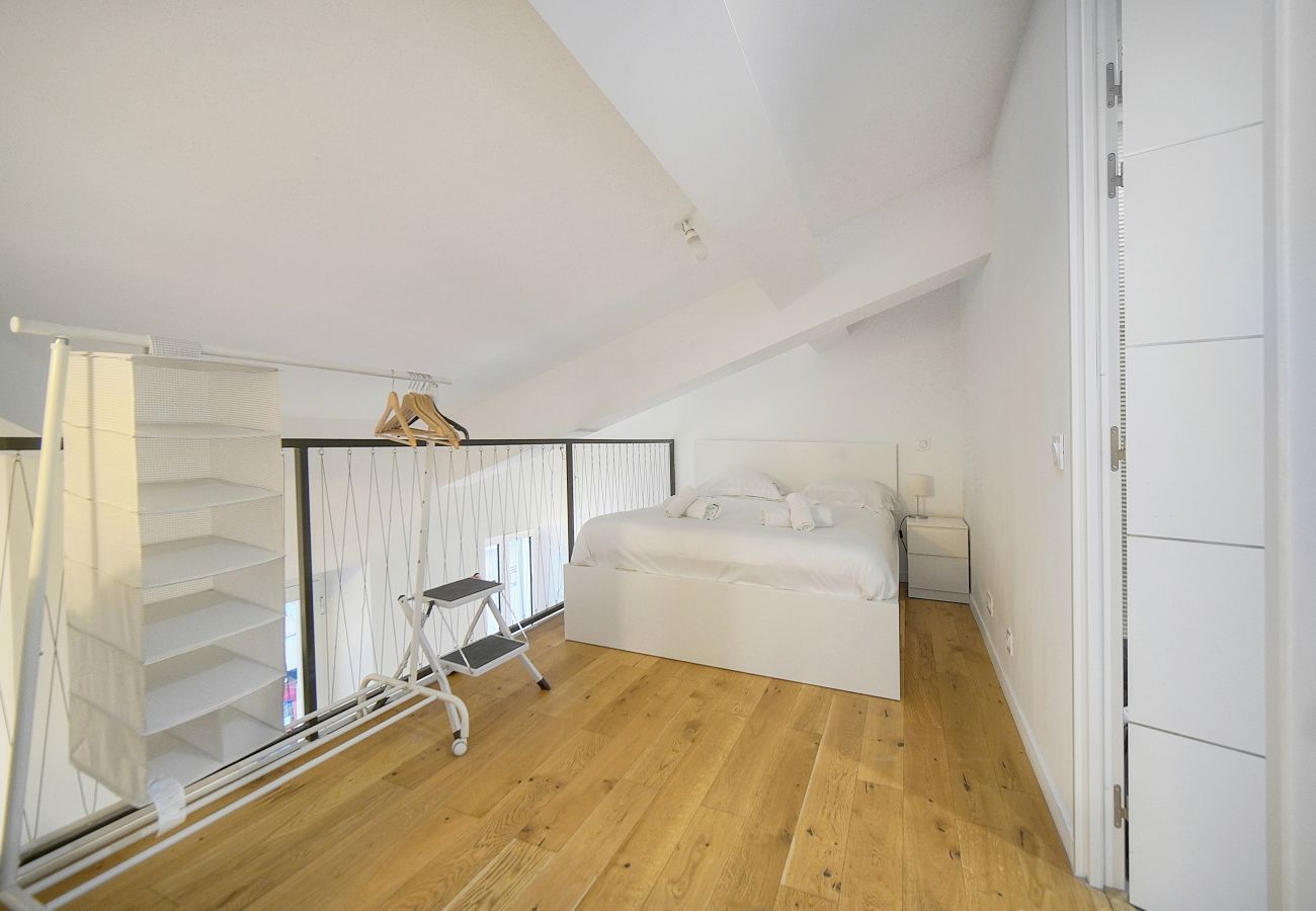 Appartement à Antibes - FRGK 24 AOUT 1 Mezzanine Bedroom Apartment Center