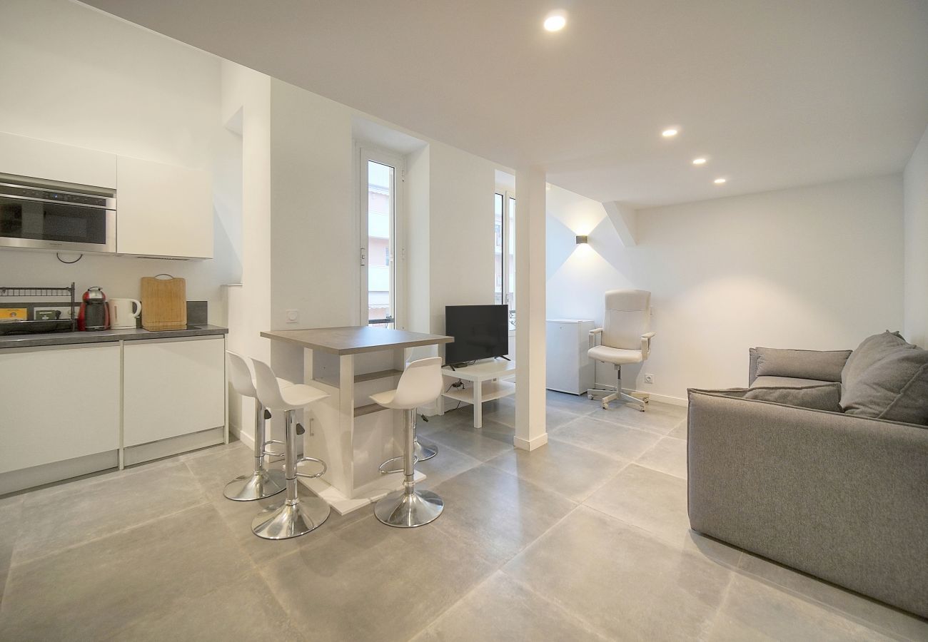 Appartement à Antibes - FRGK 24 AOUT 1 Mezzanine Bedroom Apartment Center