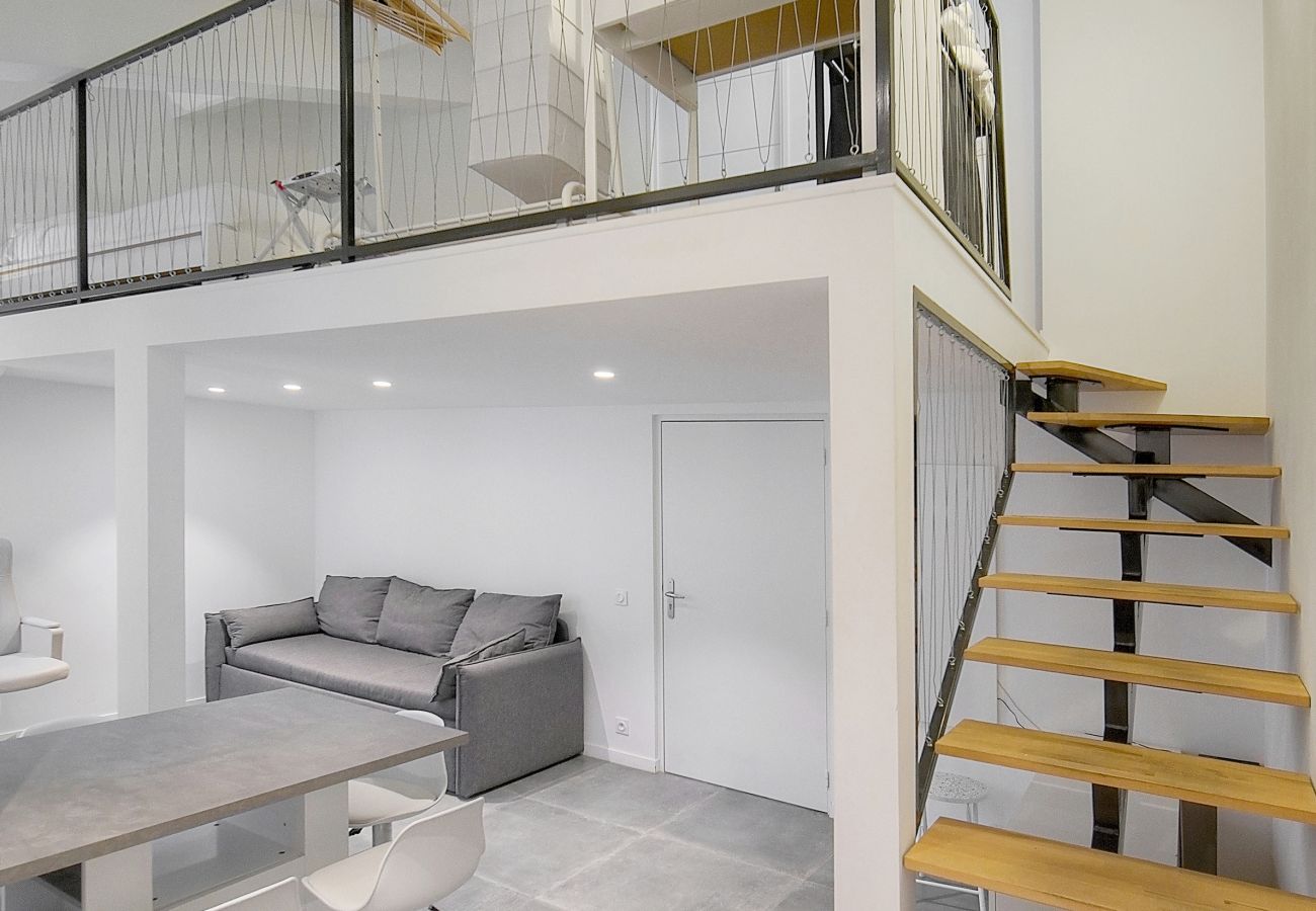 Appartement à Antibes - FRGK 24 AOUT 1 Mezzanine Bedroom Apartment Center