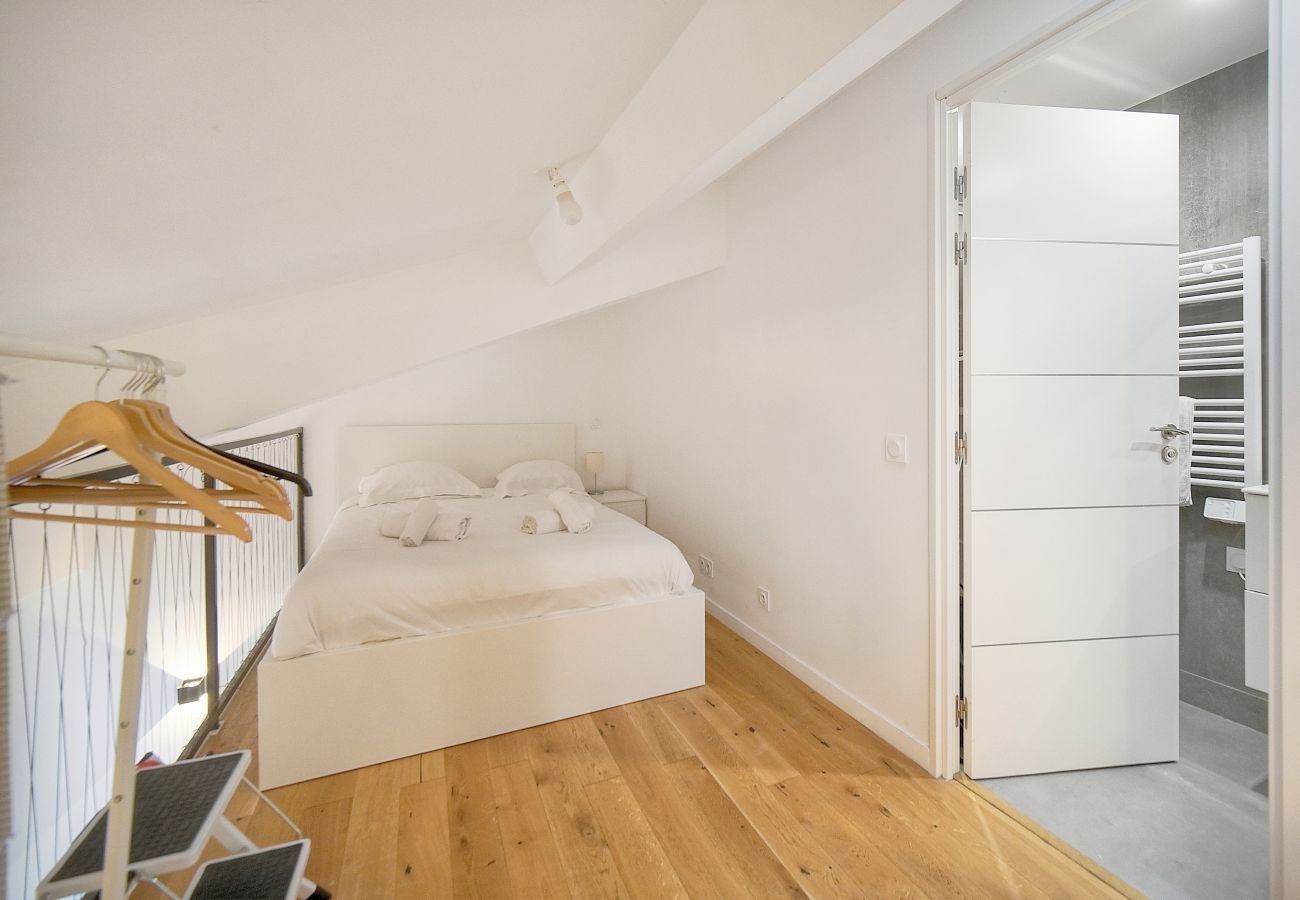 Appartement à Antibes - FRGK 24 AOUT 1 Mezzanine Bedroom Apartment Center