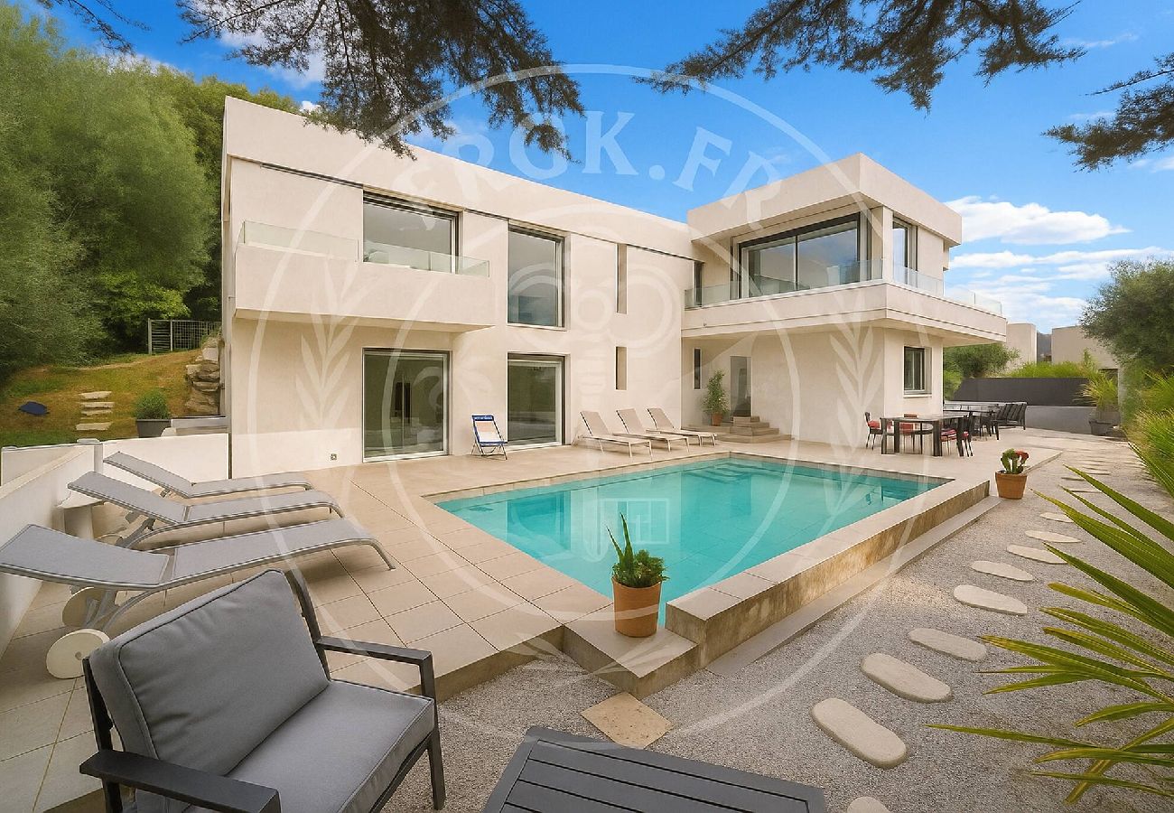 Maison à Le Cannet - FRGK Villa Hameau des Collines Pool, Tranquil