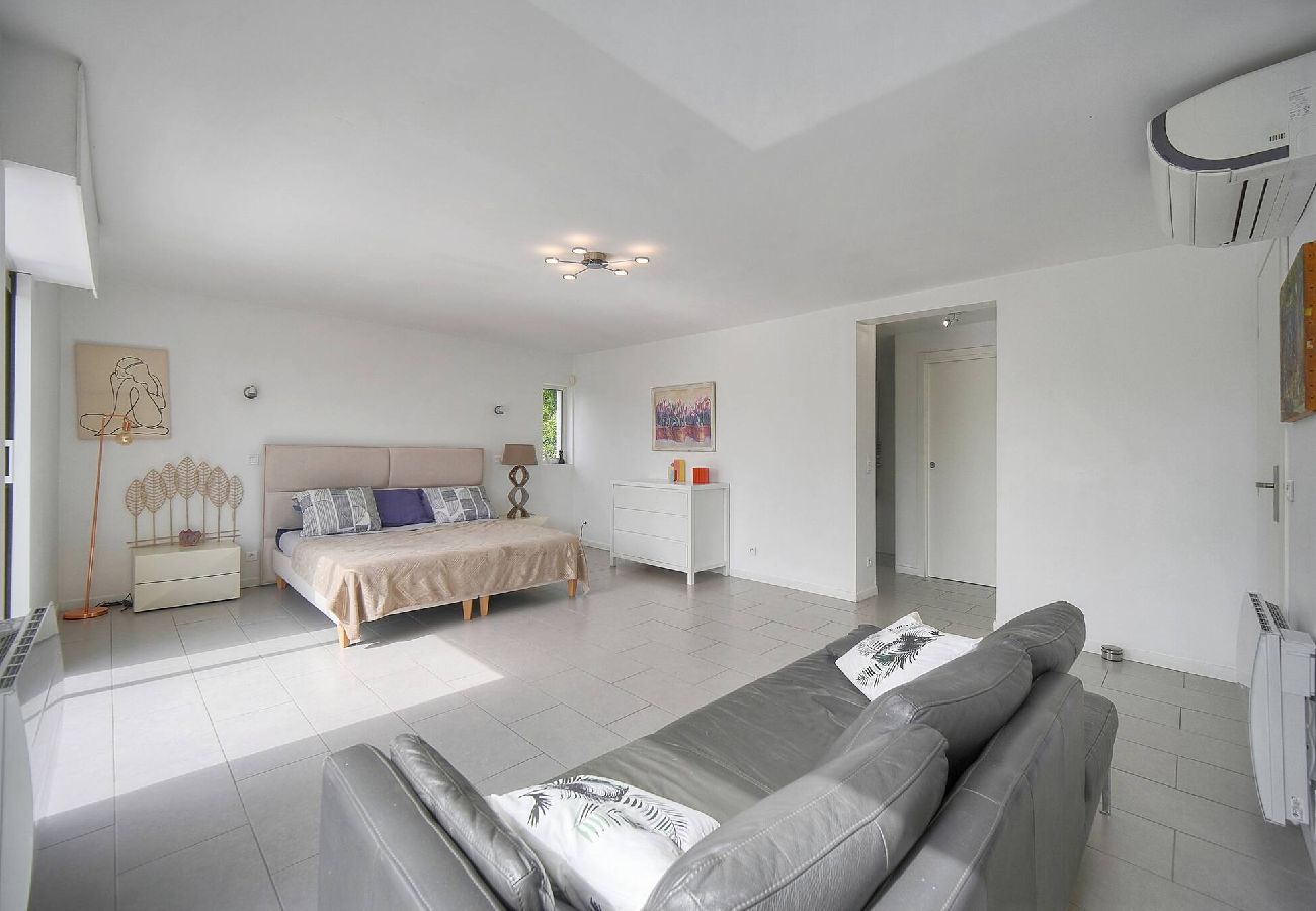 Maison à Le Cannet - FRGK Villa Hameau des Collines Pool, Tranquil